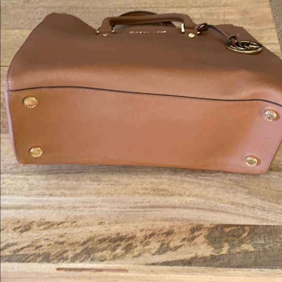 Like new Sutton Leather Medium Satchel Handbag tan - Picture 5 of 6